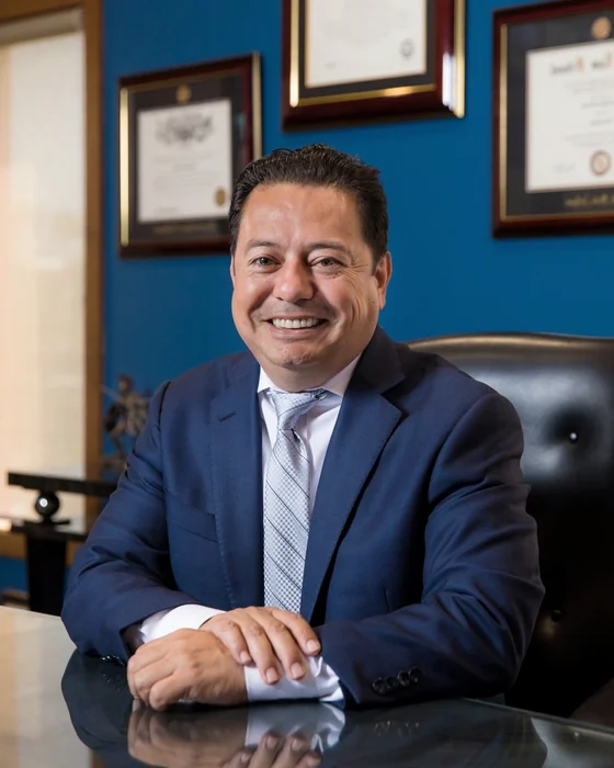 Angel Carrazco, Jr., abogado fundador de Carrazco Law